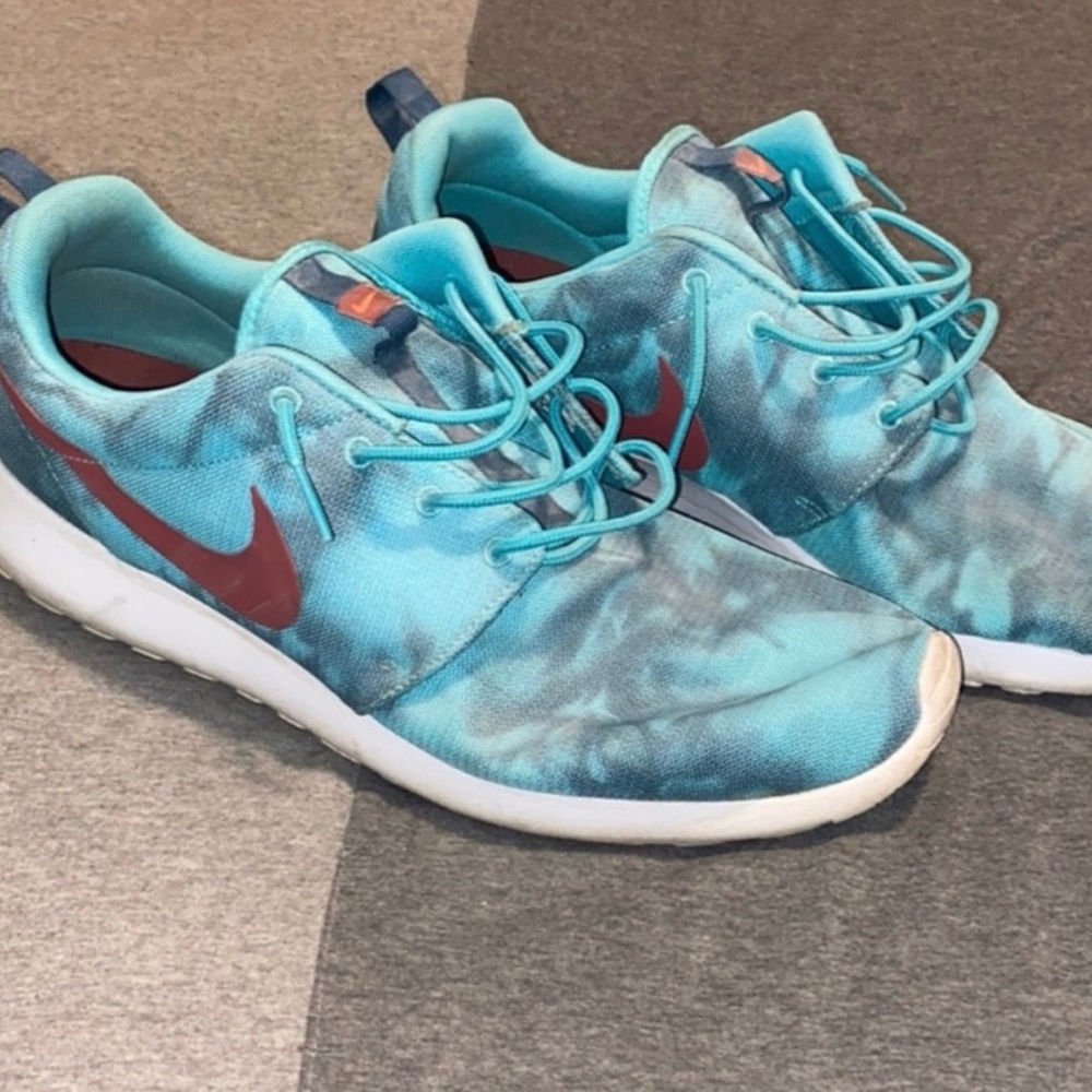 Nike Roshe Run Sneakers